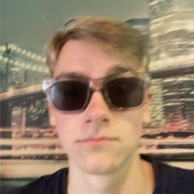 laaviii__'s profile picture. Diffen 💛❤️💙