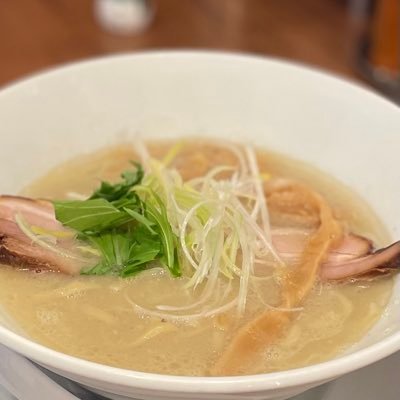 大阪堺のイタリア料理出身の店主が作る 鶏白湯のラーメン店/大好評の炭焼き焼豚は時々登場します。