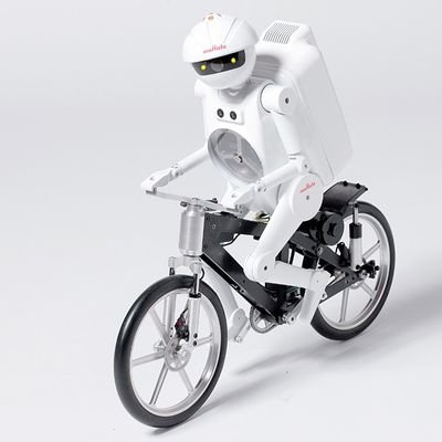 toshiki_mu9's profile picture. 1988年製のムラタセイ○ク君。老朽化により2021年に製作元から廃棄。風化する直前で総合商社マーケン社のゴリラに拾われZwiftを強制インストールされる。その後はwatopiaでゴリラ達にプログラムされたドラミングを繰り返しているが、旧式の為すぐtoastする。