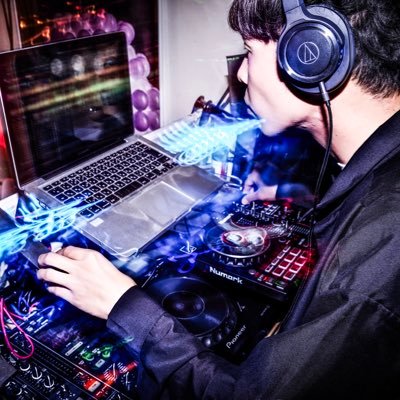重度なドルヲタ兼DJ💿 特に好きなのは「乃木坂46」!いつしか坂道アイドル好き集めて東京ドームでシークレットLIVEやるのが俺の目標🌟 毎月開催してる坂道DJイベント『うちらは全力上り坂』主催やってます! #パリオク #ドルフラ #うち坂(@zen_noborizaka)