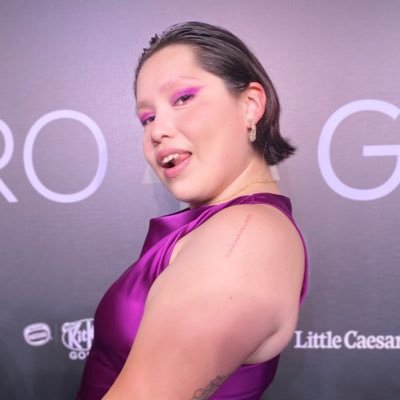 maicvamora's profile picture. contracorriente. mis tuits son como cachitos de mi diario que hago públicos. ah, soy actriz y estoy traumada con el teatro musical. advertidxs están.