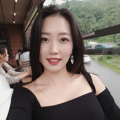 Hello, everyone. My Chinese name is Yexin and my English name is Mandy. 
I like to make friends, my hobbies, football, swimming, travel, most of all, yoga.