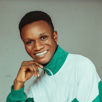 strategicpromis's profile picture. I Deliver top-notch designs that drive business growth↕️
I also teach how to create premium graphics using you smartphones

Explore my service via my website 👇