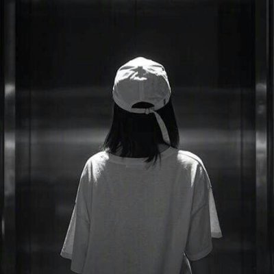 dzyiiin's profile picture. still finding peace in the chaos of things