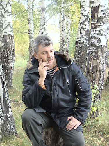 Мне 48 лет. Живу в городе Новокузнецк. Трудился руководителем в секторе наемного труда. Сейчас осваиваю другие возможности, работаю на себя и для себя.