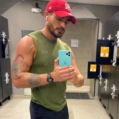 motopapive's profile picture. 