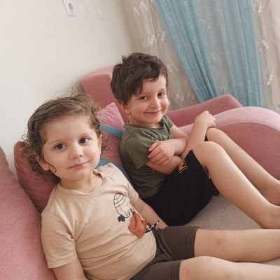 esrefarem's profile picture. 