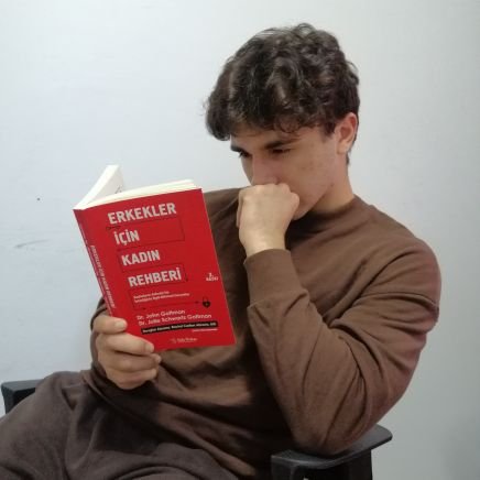Twitlerim gerçek kişilerce gerçekleşmemiş, kafamın içindeki olaylar bütünüdür. (Düşün Emekçisi)