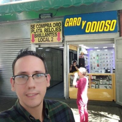 Economista de la UCV y TSU en comercio exterior de la USB.  Analista de datos. Un capo, un groso.