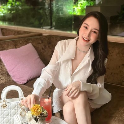 phan_linhchi's profile picture. Chia sẻ, Tương tác để nhận lại nhiều hơn.