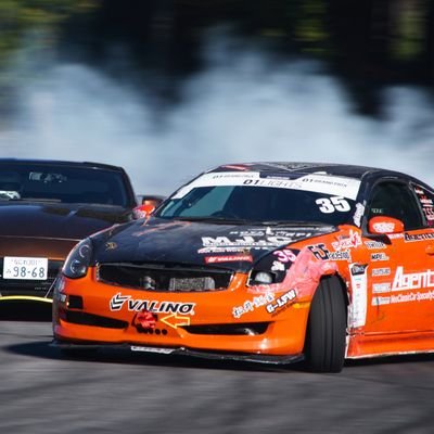 今年のゴー君は一味違うぞ~👍
R32クーペRB26な600馬力を封印して…
V35クーペでフォーミュラドリフトジャパンに参戦しちゃう🎵
しかもノーマルエンジンで(笑)
不人気車種ながら誰でも真似出来ちゃう仕様でどこまでイケちゃうのか挑戦だ❗
なので…今年は競技車じゃなくてドリ車(笑)