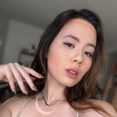 The feminine presence you need 🧎🏻@mscynthia_leone 👸🏻✨