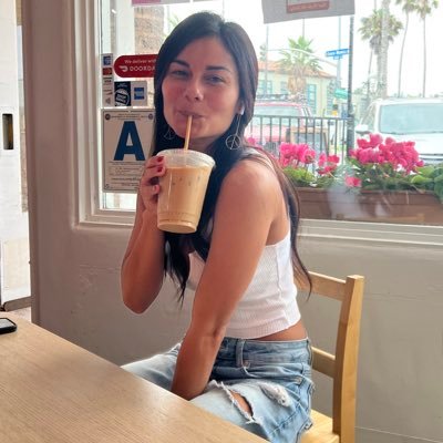 Des_Array's profile picture. probably on Instagram.
