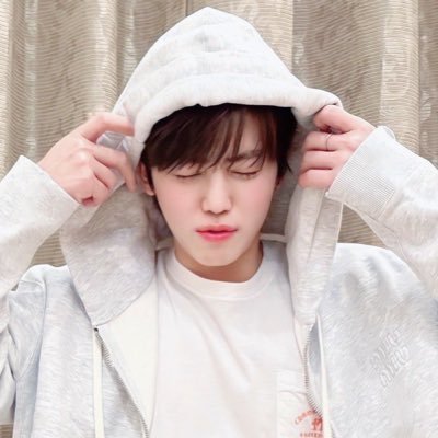 เลี้ยงน้องแจมินด้วยเงินจบๆ สวยด้วย โง่ด้วย รวยด้วย มาหลอกเร้วว | retweet ≠ agree กูแค่อยากเสือก