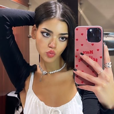 i’m living my best life. but like in my head 🤍🧚🏻♀️
