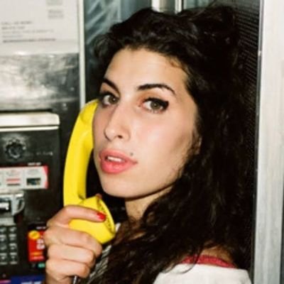 eu e Amy Winehouse fumando maconha