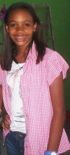13 anos, Inteligente, Amorosa, Carinhosa .. Gosta de um Pagodjé e Jogo Futsal .. hehe'