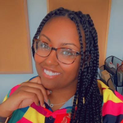 z_mcmillion's profile picture. York High Alum 12'• Ship Alum 17' 👩🏾‍🎓⚓️•❤️🍣•