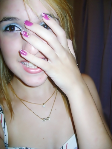 Ser feliz é uma responsabilidade muito grande. Pouca gente tem coragem. 
              (Clarice Lispector)
