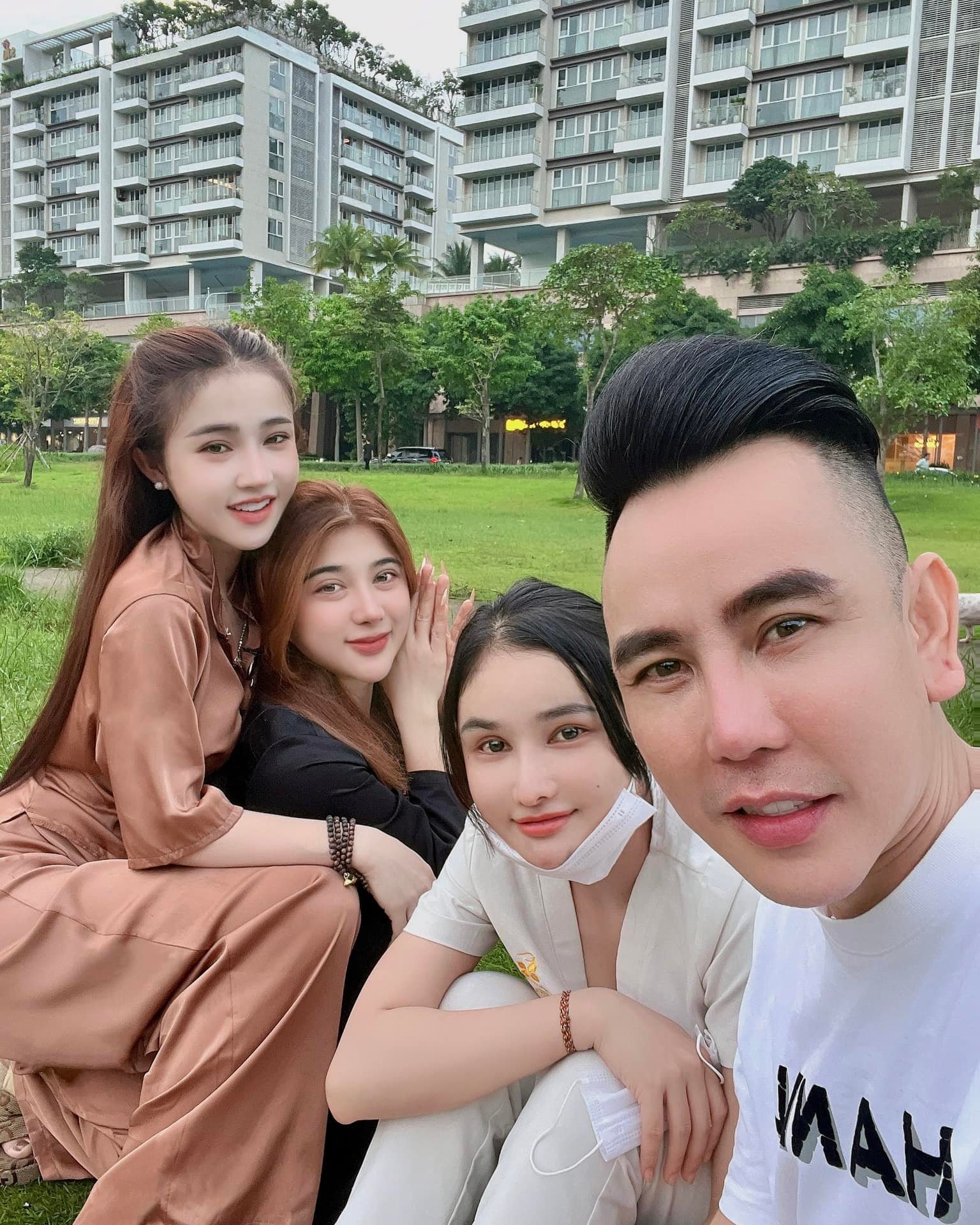 Niu như Bạn là một con nhím con , Thi tôi sẽ ôm bạn ngay , Bạn đã trao cho tôi tình yêu đẫm máu của bạn