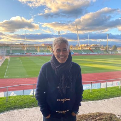 Profesor de 🇫🇷 FLE (Bachillerato/ESO). Entrenador UEFA PRO. Profesor @RFFM_oficial. Comento en 📻@radioestadio de @ondacero_es 📻 @RadioMARCA y RFFM PLAY