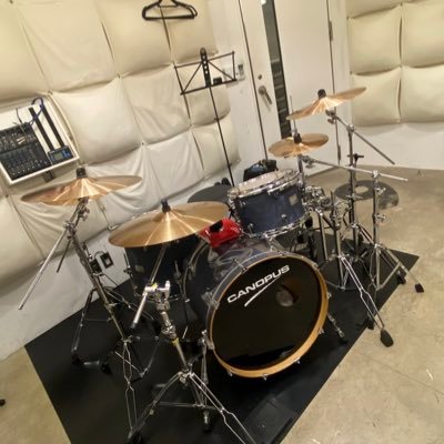 ギタークラフト科でギター製作学んでる20歳 バンドもボカロも色々聴きます Instagramにギター製作過程とか載せてます