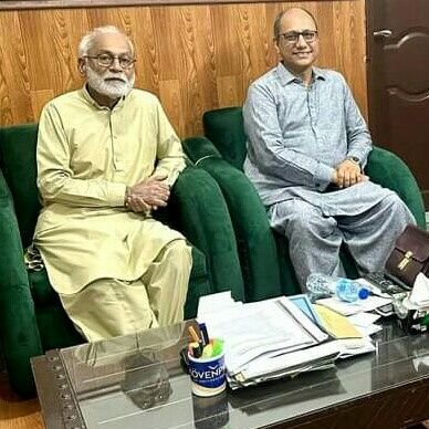 Vice President PPP Karachi Division۔
Poet, Democrat, Pakistan Nationalist
دل گِرفتہ ہیں سبھی چاک گریباں مقبول
اس خرابے میں کوئی رنگ جمایا جاے