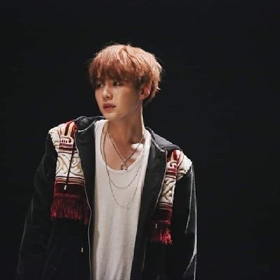 Taiwanese 20+/🫂INFP/💜ARMY /❤️🖤💛InSomnia /女團博愛音飯/❤️Taylor Swift/❤️鏡之孤城、進擊的巨人、86、given/
即使你說1+1=5 你也是對的 不客氣/handline：luck inside 7 doors in Taipei