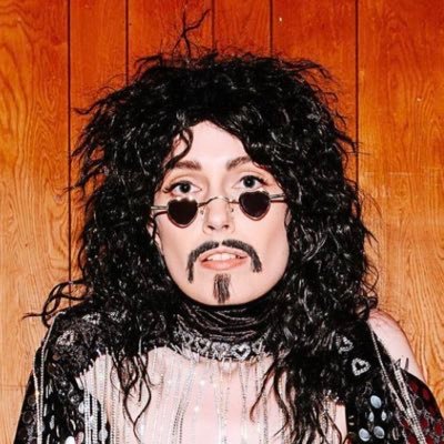 Hag in a black leather jacket - film tweets - Drag King Loose Willis @pecsdrag - host of #TheDragKingCast - Bookings n gigs via link - any pronouns