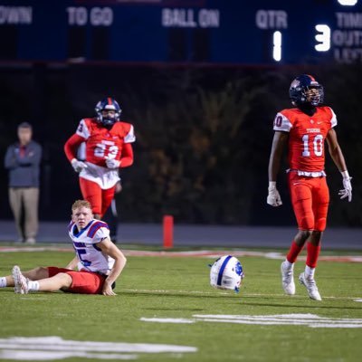 God First (ILB)(OLB) for South Panola HighSchool football, squat(480), bench(315), deadlift(545), 40(4,5) height(6,2), weight(205), vertical(“36”)(662)-654-1152