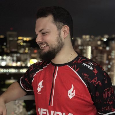 26. Fondateur @InFuria_eSport 🎮 Digital & E-Commerce @CmaCgm_france👨🏻💻 Entrepreneur - consultant communication digitale. Fighter @evolvemma
