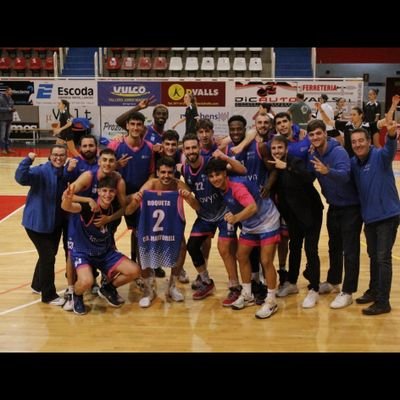 Antimadridista.       

                                   Entrenador de básquet.