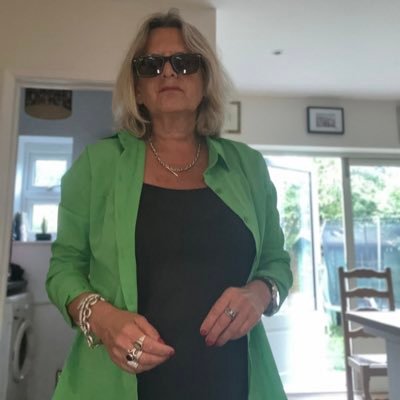 Ex-Mayor of Henley, Mum, Businesswoman, Songwriter, Councillor, Refill Campaigner, Henley Design Day Organiser. Passionate about Henley and all it offers.