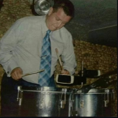 Músico percusionista, compositor y arreglista. Especialista en Salsa. Estudios/ 🎼Asociación Musical  Caracas Venezuela. cómo mi ritmo no hay Dos🎶