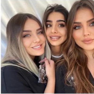 لقب اول محاماه واقتصاد موظفه بمكتب SA سعد النشاشيبي
