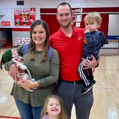 Husband. Father. Head Boys Basketball coach @OhatcheeBball , Assistant Football at Ohatchee High School.