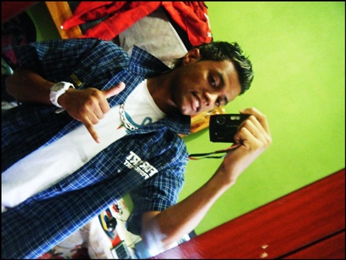 Elto Jr, 22 anos Sargitartiano, engraçado, cincero, leal, divertido, humilde ( qq poucos acha ), e justo é #TOÌS...
