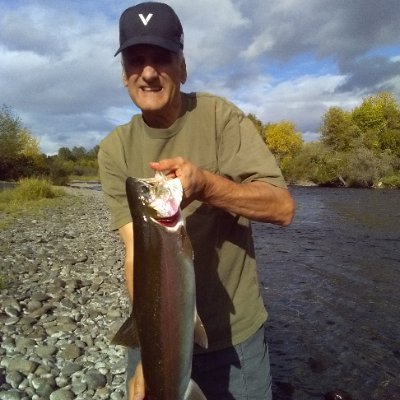 RogueGuiden's profile picture. Driftboat fishing for steelhead and salmon, flytying, flyfishing, hunting, mycology and cooking and eating wild edibles on the Rogue River, Oregon.