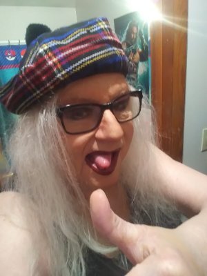 hippy chick/transgendered local Dayton Ohio comic....with no sense of...well...sense...and very computurd stupeed..On Facebook (william ward shock/holly shock)