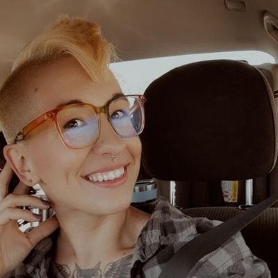 mbdives's profile picture. Fortnite girlie. Washed. Baby streamer on a hiatus. Bombastic side eye.