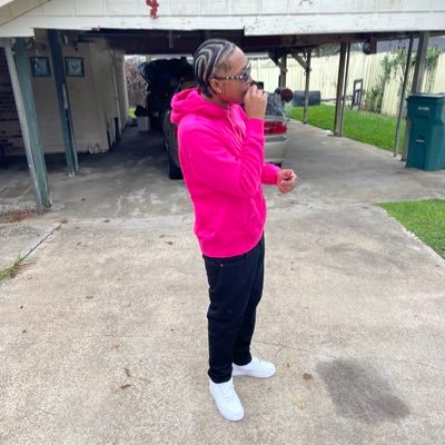 wtf i look like lovin a 🙍🏾♀️ wen i kno that my daughter love me💜—11.11.21👑