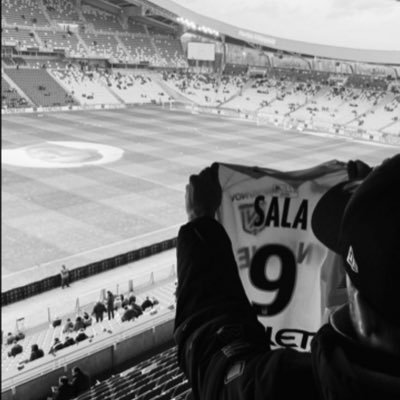 Fan du ballon rond et du FC Nantes. Collectionneur de maillots portés. Antoine Griezmann, mon idole. #PlusFortEnsemble #A