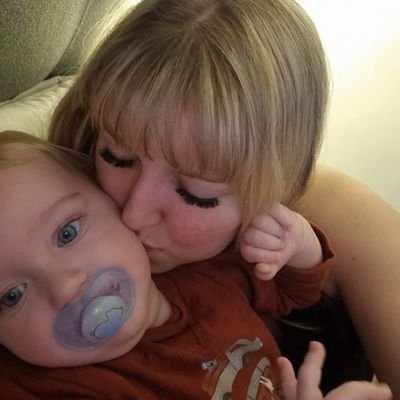 suzieshuter123's profile picture. mum of one

gamer girl