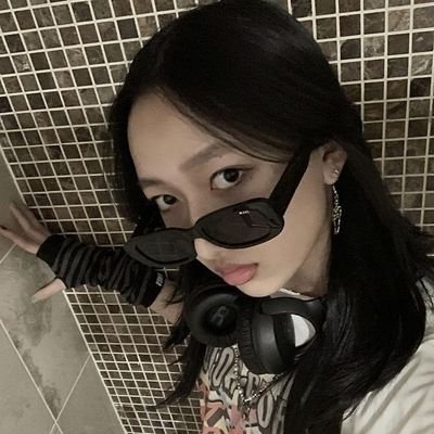 ~She/her~ ENFJ-T(like Chan hehe~)
🇫🇷 and 🇪🇦
Kpop stan (multi stan🏳️🌈) ✨️Boyslove✨️
Ult : Stray Kids, Nmixx, 💞Milli💞
Wattpad : pomme_depin