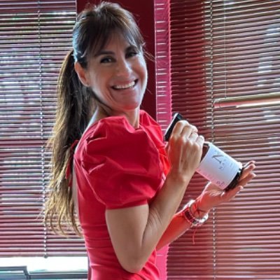 Nanda Producto Esencial es una Casa de Fragancias Premium. Nuestro objetivo es crear fragancias originales que invoquen lo inesperado.