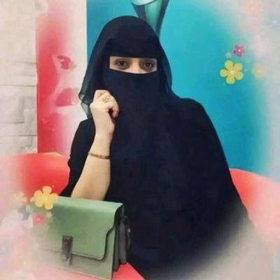 :ما عاد لي خاطر مـعاتب ولا لوم
لقيت في صمتي عن الناس راحه.❤🩹...