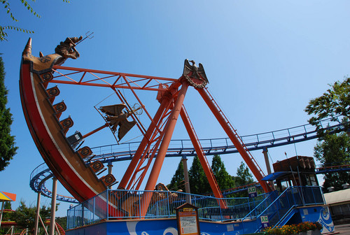 マイカーの乗ったまま入園し見学できるドライブスルーサファリや歩いて動物を見たりふれあったりすることができるウォーキングサファリと遊園地があります。夏は、プール、冬は、アイススケートと年間を通じて楽しめます。