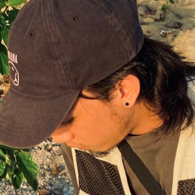 ying_ros's profile picture. red eyes, good smile