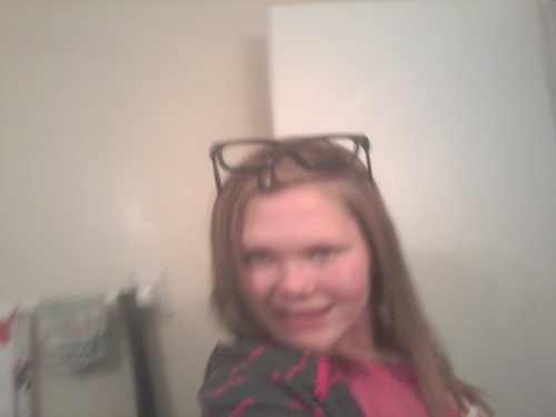 im nice i love to hang with friends at the mall and at school i love cheerleading cause its a team thing and i love justin bieber