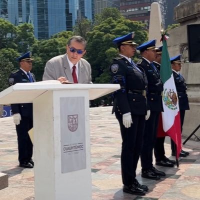 Abogado de profesión, político de vocación, de oficio comunicador...de ideología socialdemócrata. Muy honrado de ser CONCEJAL en la Alcaldia Cuauhtémoc.